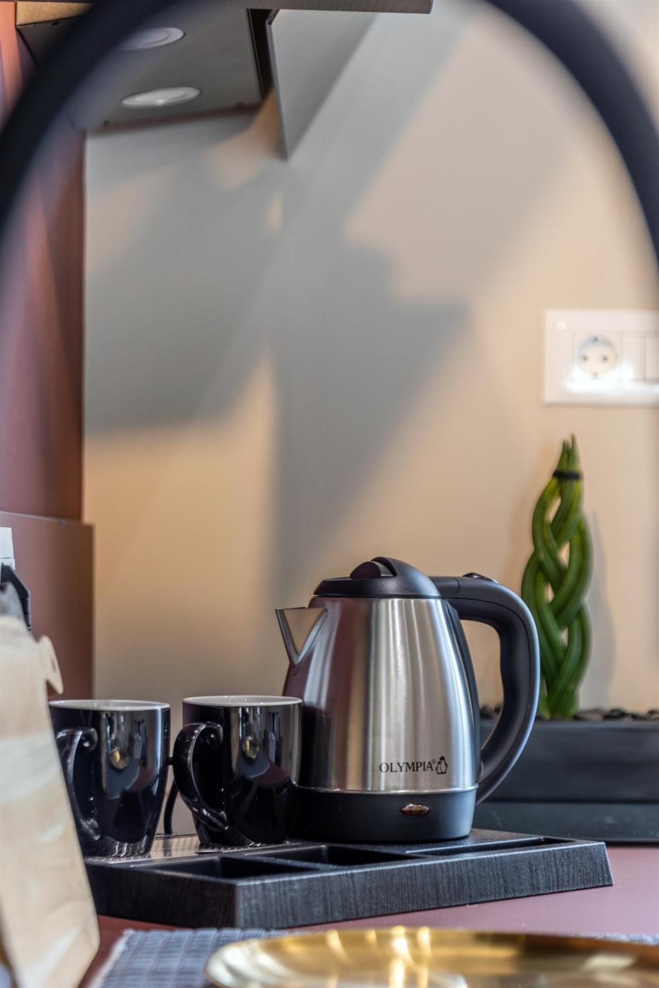 Andrews Luxury Suites Near The Airport كاندية المظهر الخارجي الصورة