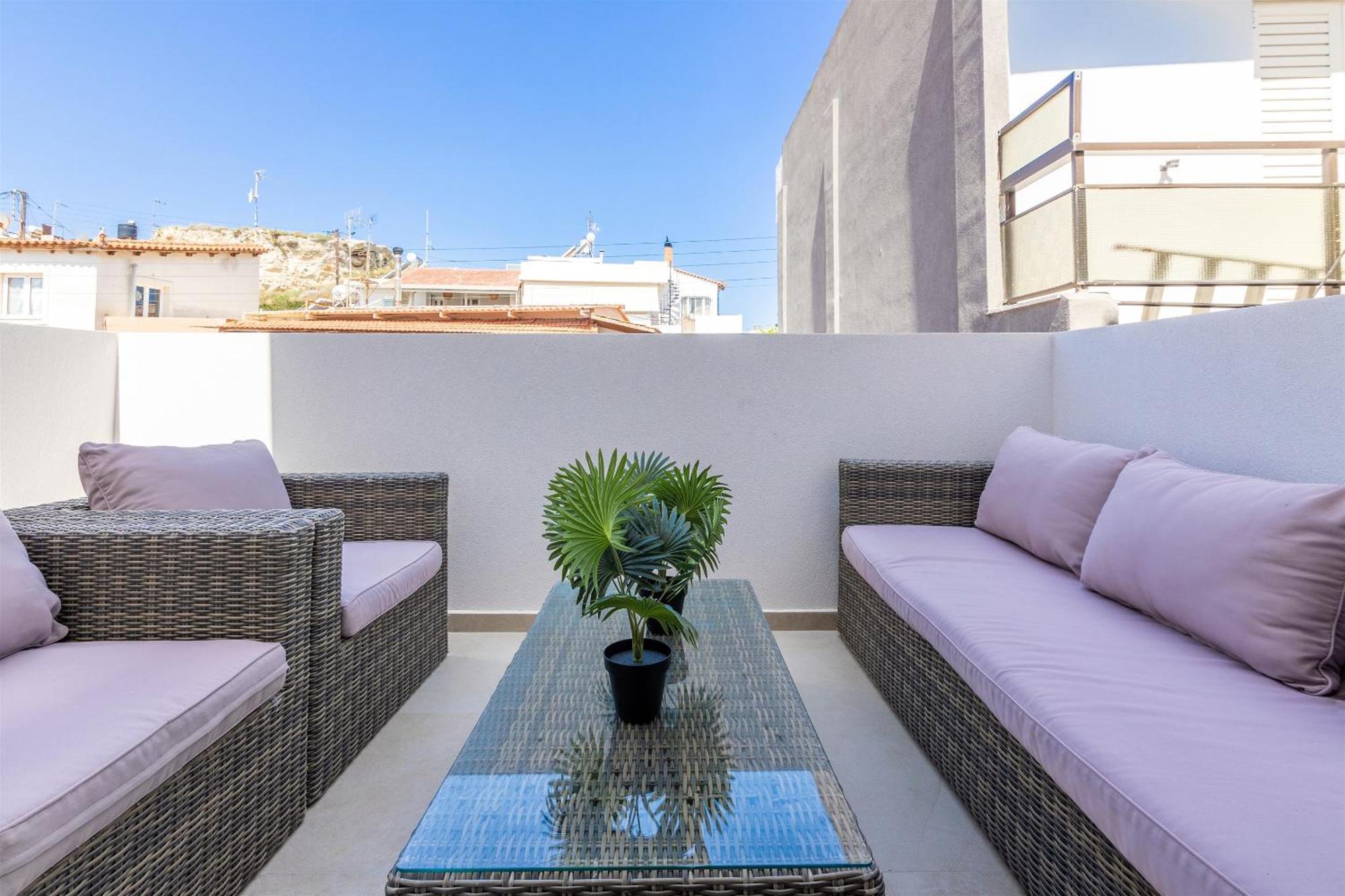 Andrews Luxury Suites Near The Airport كاندية المظهر الخارجي الصورة